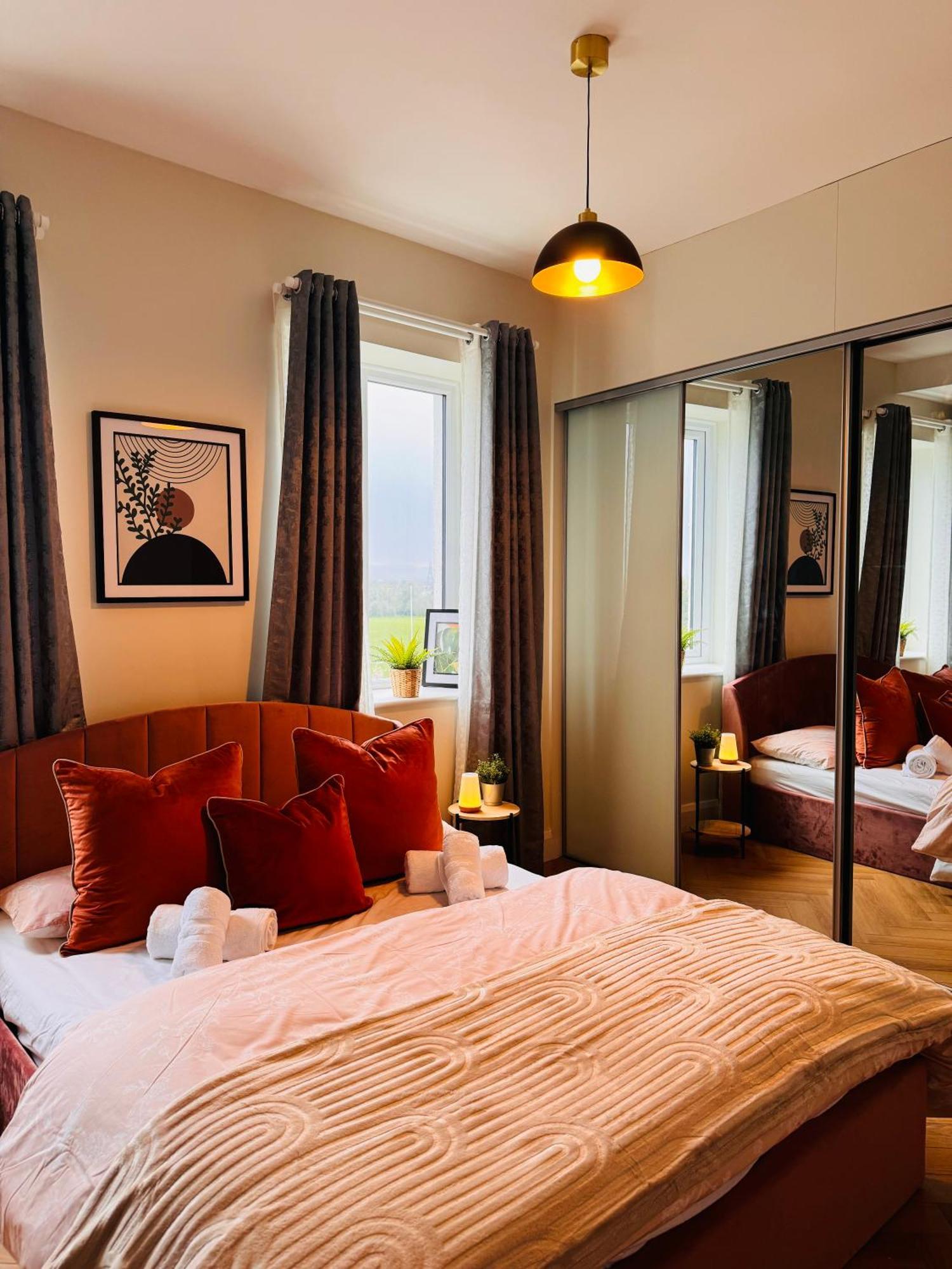 Finnstown Hall- Private Room In Shared Apartment With The Host Dublin Bagian luar foto