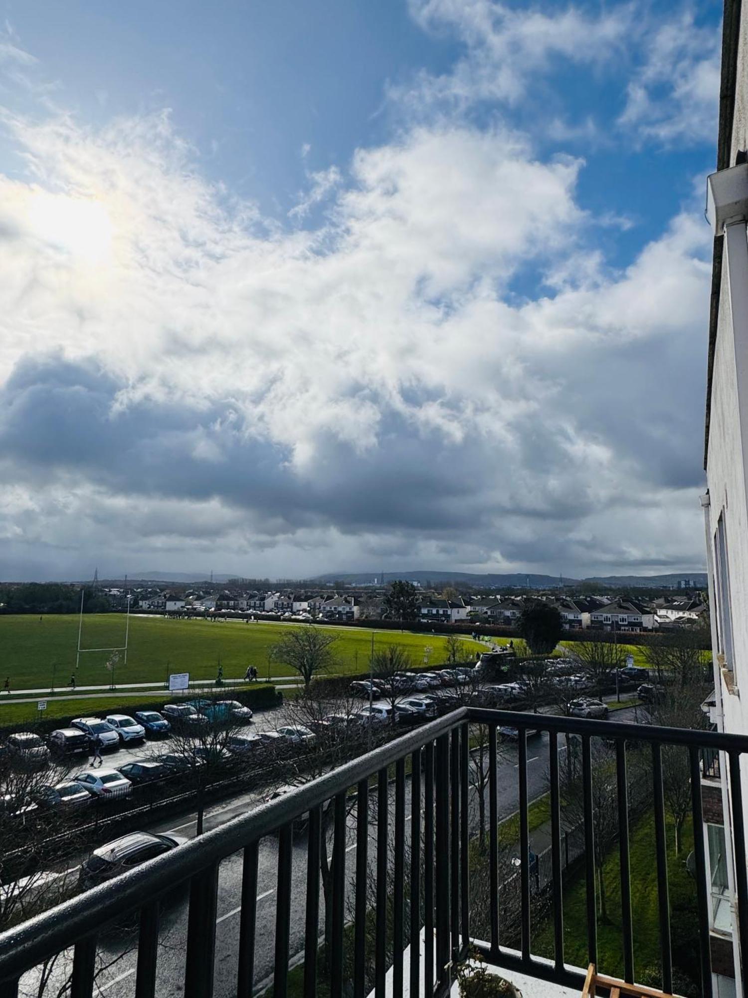 Finnstown Hall- Private Room In Shared Apartment With The Host Dublin Bagian luar foto